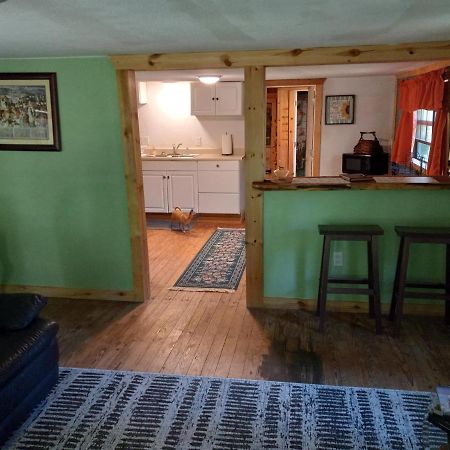 Adorable 1 Bedroom Honey House Rusk Exterior foto