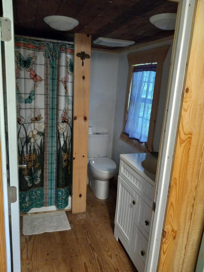 Adorable 1 Bedroom Honey House Rusk Exterior foto